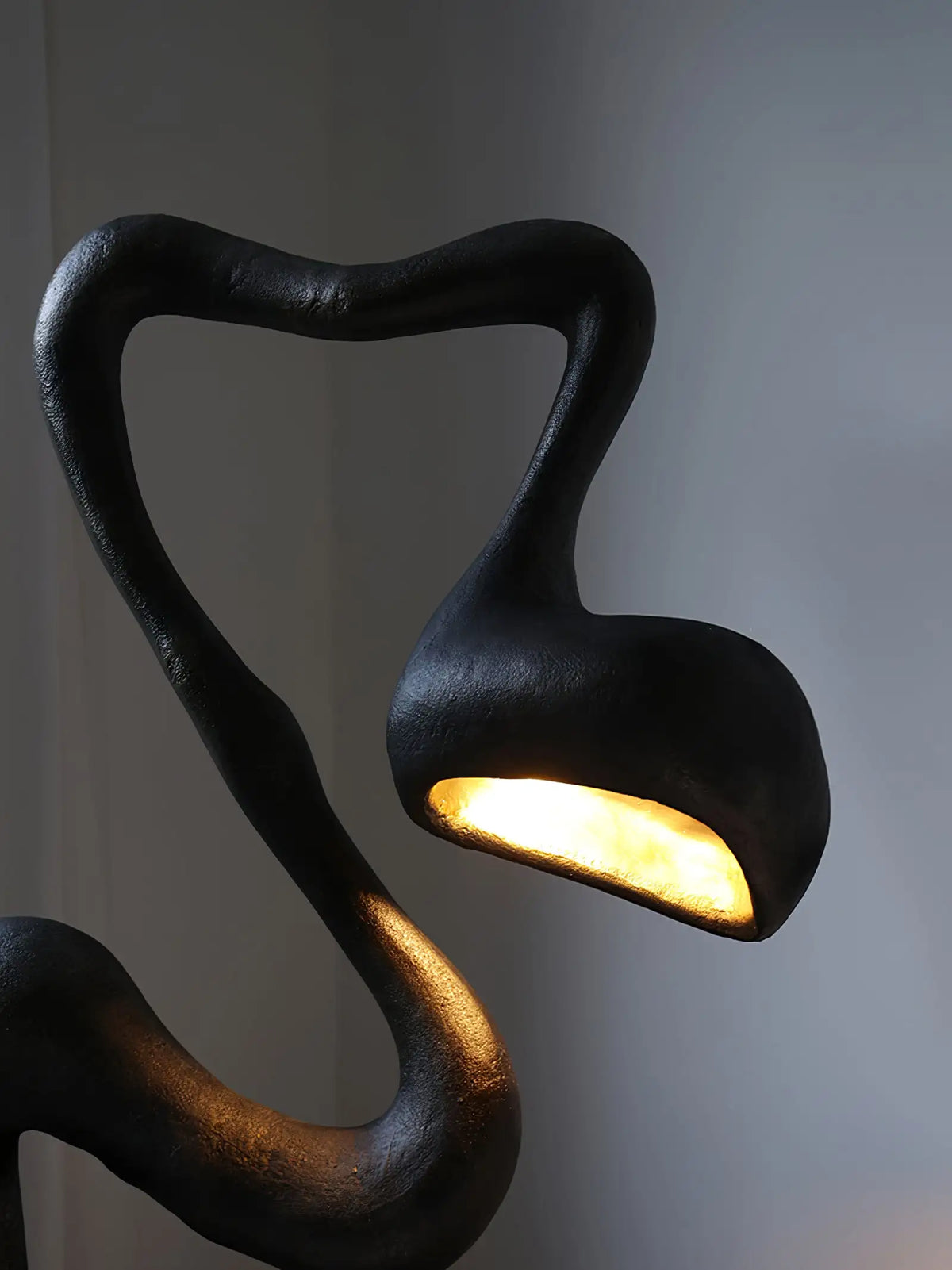 SCULPTURAL WAVE FLOOR LAMP
